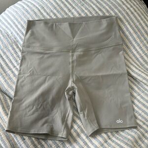 Alo bike shorts